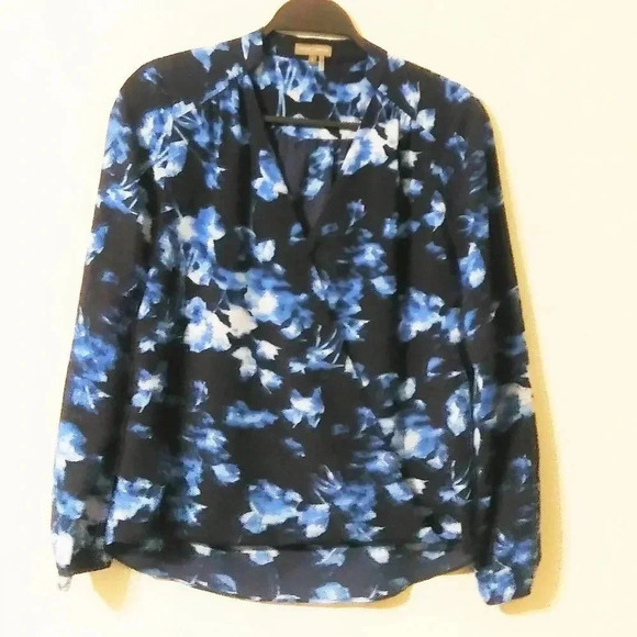 Vince Camuto Blue FloralFaux Wrap shirt - Picture 1 of 6